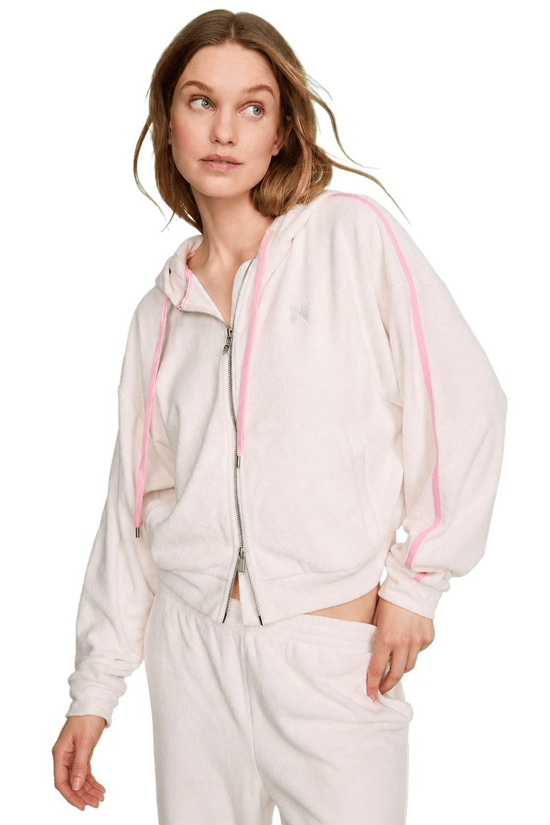 PINK Eşofman görünümüyle Victoria's Secret Angel modeli